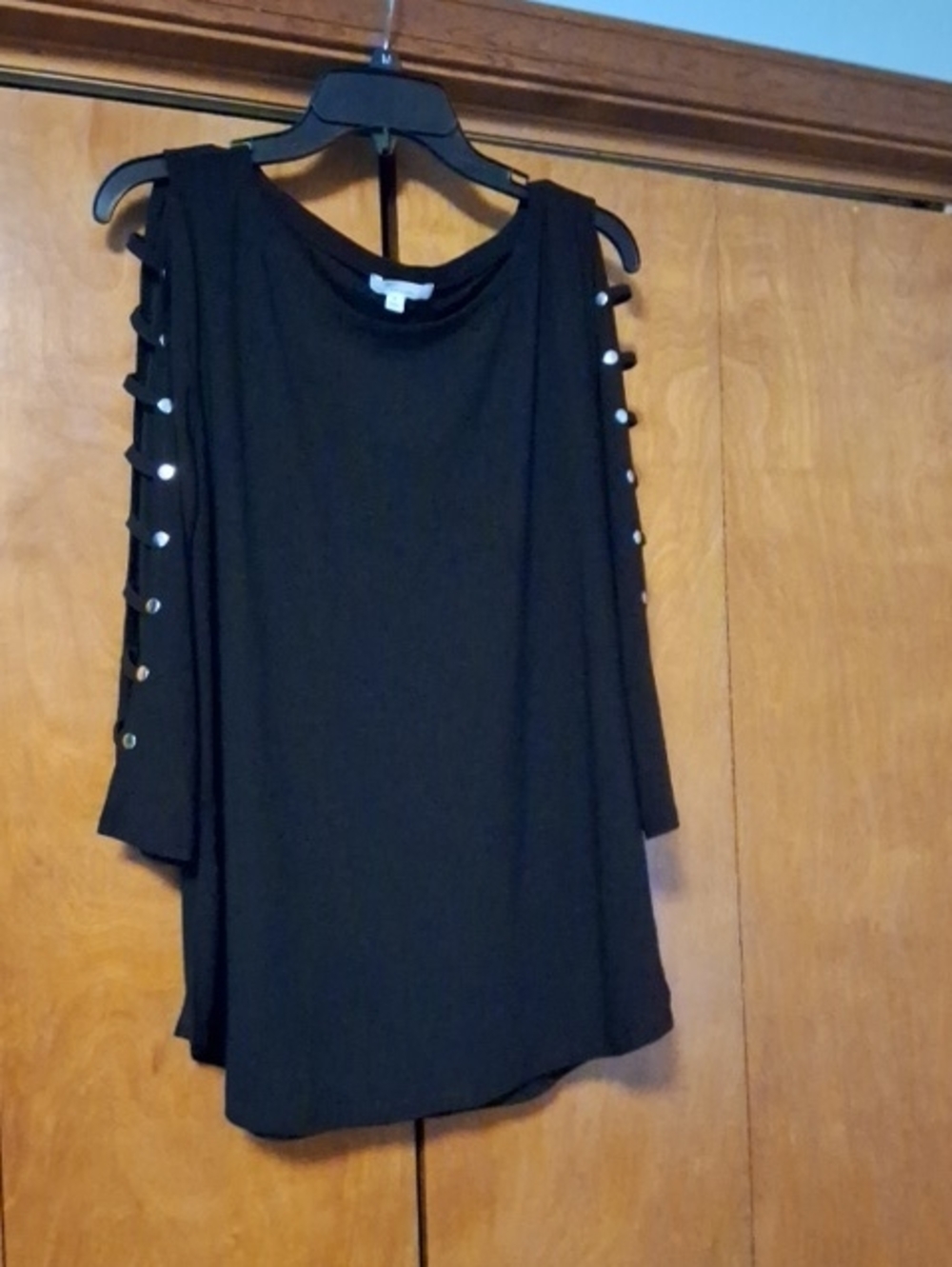 89th & Madison Black Cold-Shoulder Long Sleeve Top with Button Accents